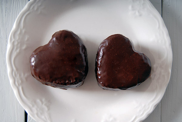 chocolate heart shaped cakes 